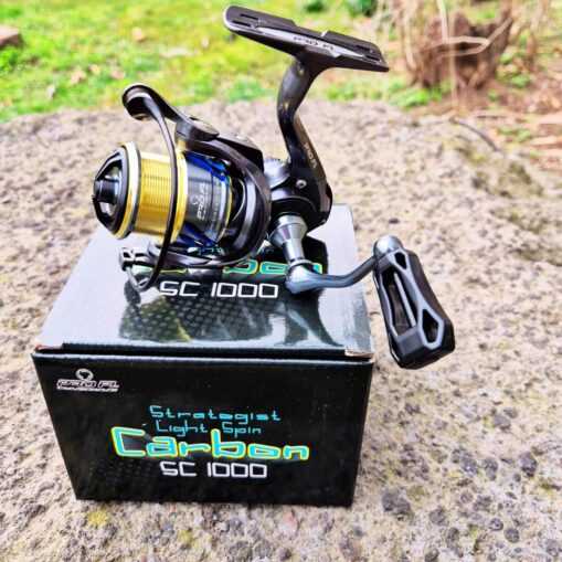 Спининг Макара Pro FL Strategist Carbon 1000